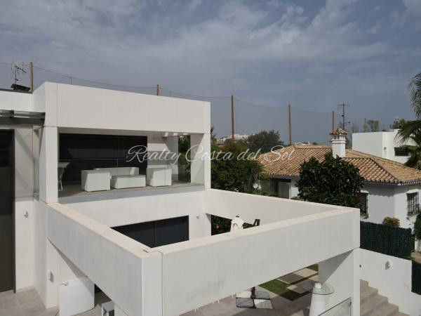 Front line golf modern villa in Guadalmina