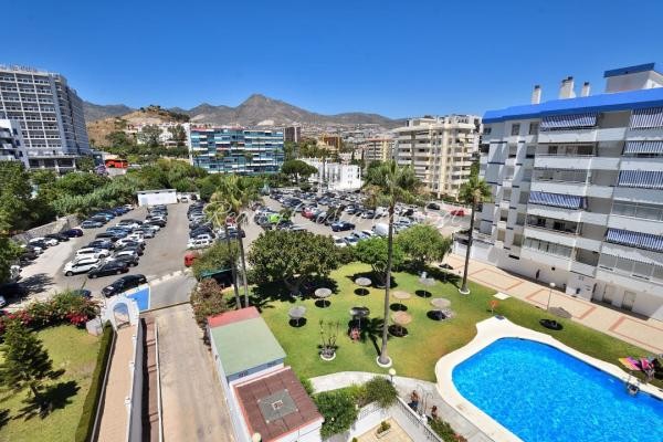 3 bedroom apartment with sea views