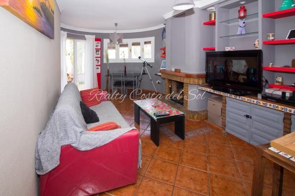 Opportunity! 1 bedroom apartment 150m from the sea ONLY 650 € / month !!!